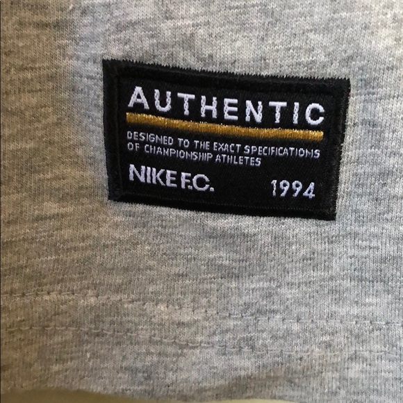 NWOT Nike T-Shirt - Picture 4 of 6